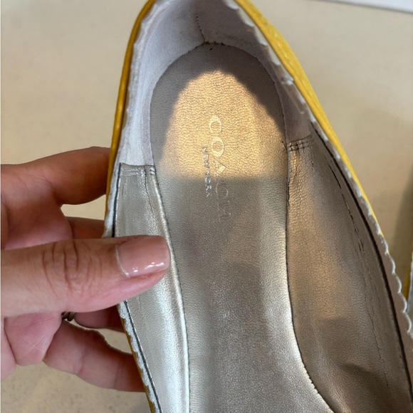 Authentic Coach Ballet Flats Butter Yellow Leather Silver Bow Shoes Size 7 - Picture 7 of 9